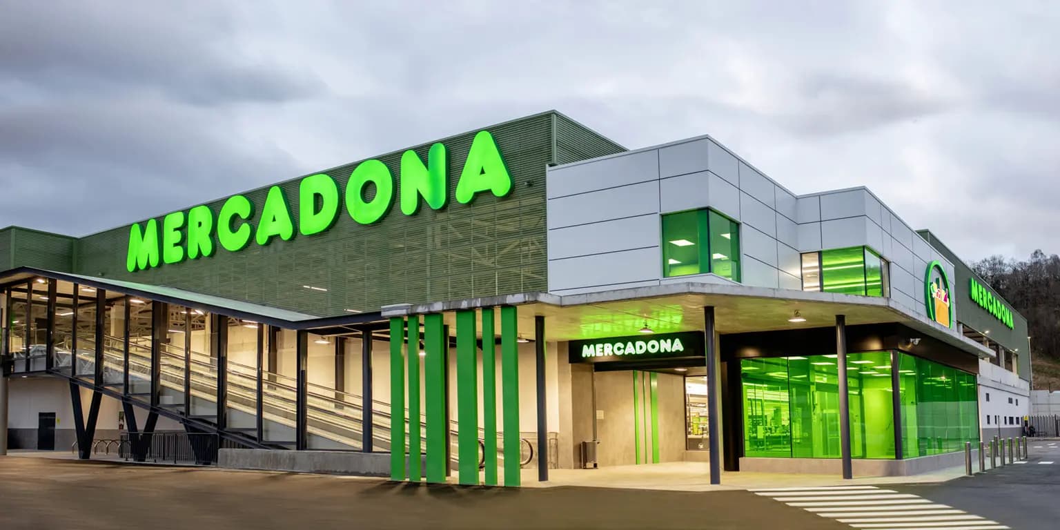 Mercadona нанимает сотрудников на лето: предлагает 5 000 вакансий и зарплату до 1 600 евро