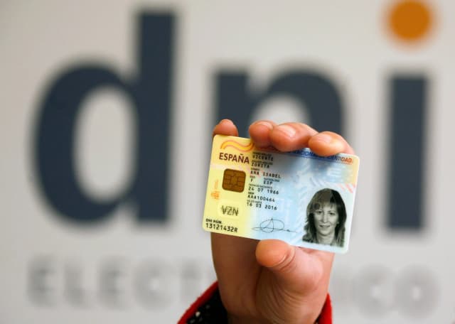 Кошмар испанки: как потеря DNI превратилась в фиктивный брак и штраф на 7 200€